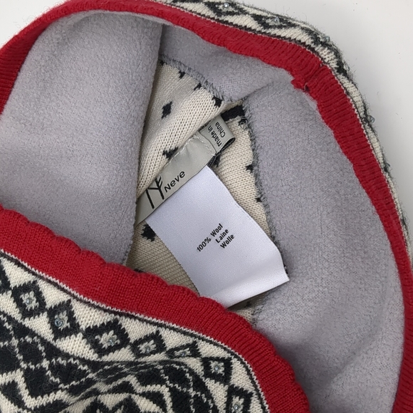 Neve Wool Snowflake Tassel Beanie - Picture 2 of 2